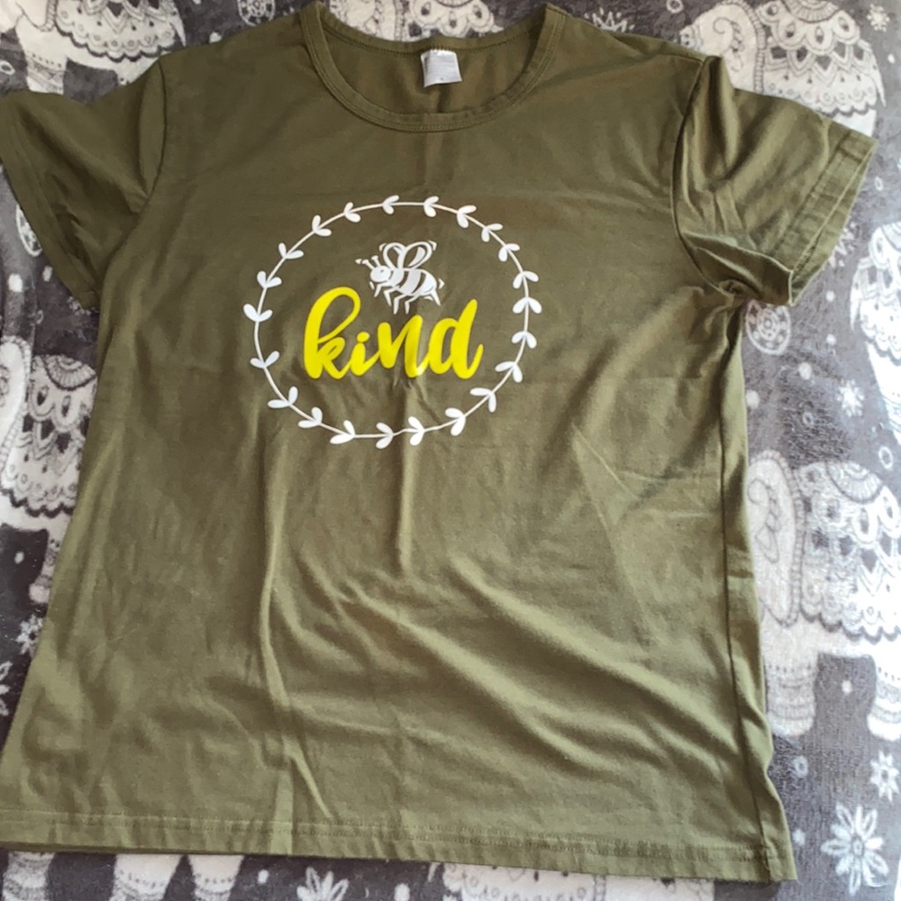 Green bee kind shirt